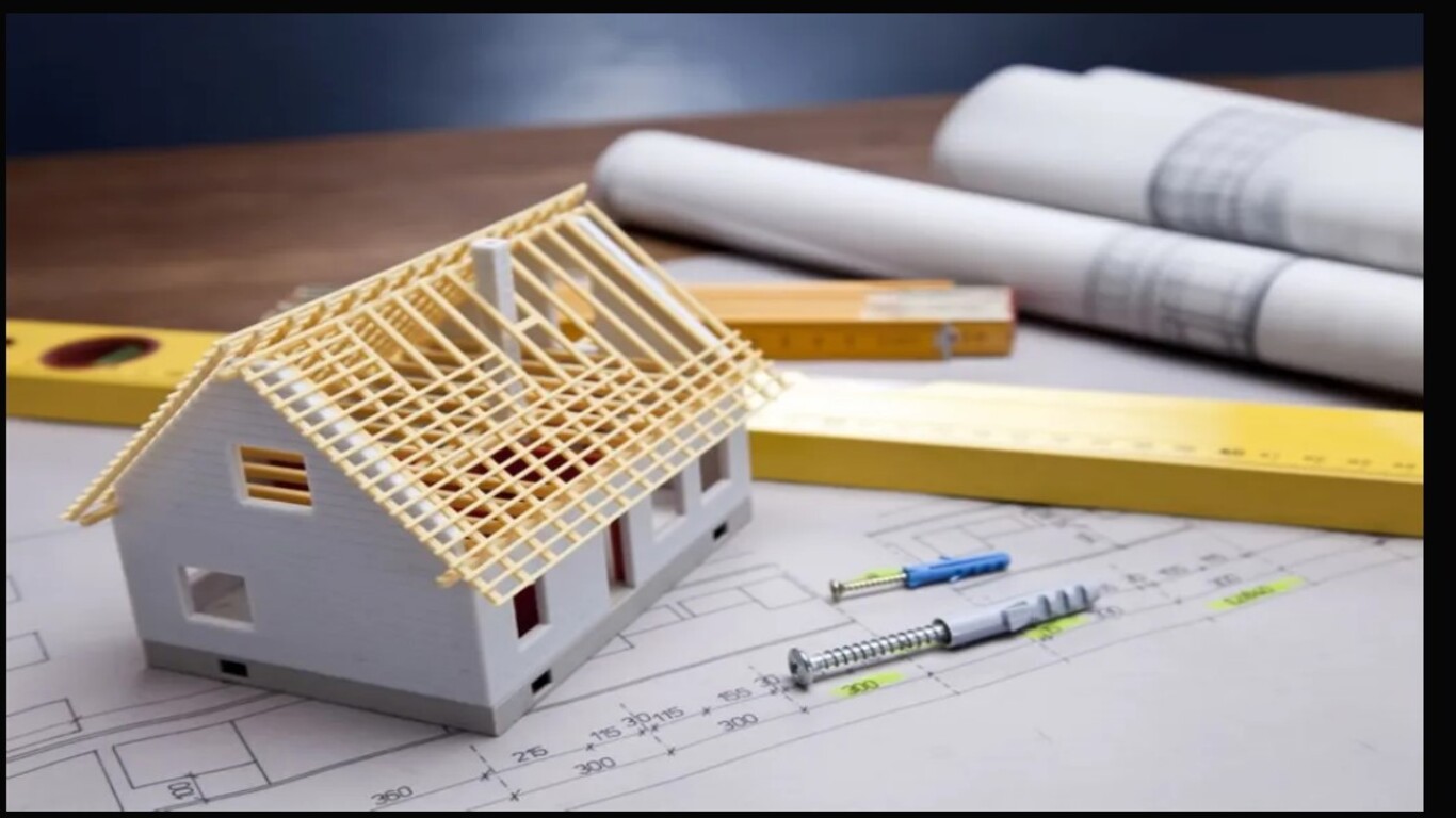 تجزئة عقارية غير مرخصة وسط منطقة طبيعية قرب غابة، توضح البناء العشوائي والاعتداء على المجال الغابوي