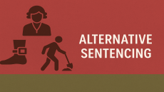 صورة رقمية توضح مفهوم العقوبات البديلة من خلال رموز لقاضٍ، وسوار إلكتروني، وشخص يقوم بعمل مجتمعي، مع عبارة "ALTERNATIVE SENTENCING" مكتوبة بخط واضح على الخلفية.