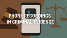 صورة توضيحية لهاتف ذكي مع ميزان العدالة ومطرقة القاضي، مكتوب عليها "Phone Recordings in Criminal Evidence" للدلالة على قيمة التسجيلات الهاتفية في الإثبات الجنائي.